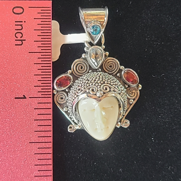 Bali hand carved bone & gem pendant - Picture 5 of 7